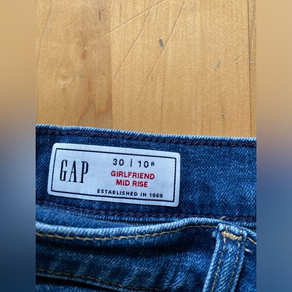 GAP girlfriend mid rise jeans - straight leg - 30 / 10R - Picture 3 of 4
